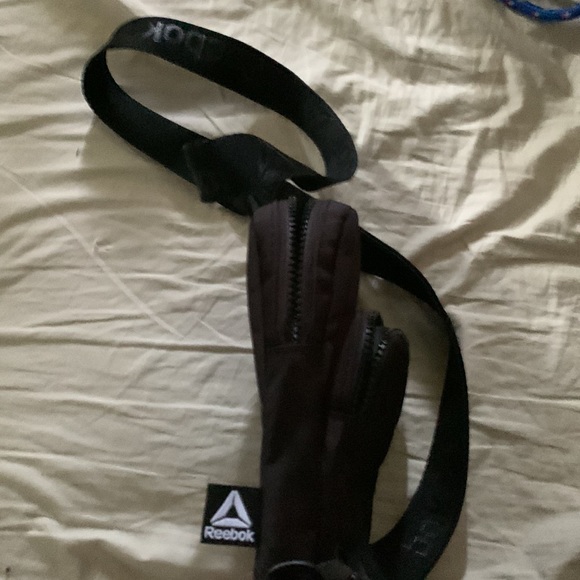 $25 for a Reebok side bag. - Picture 4 of 4